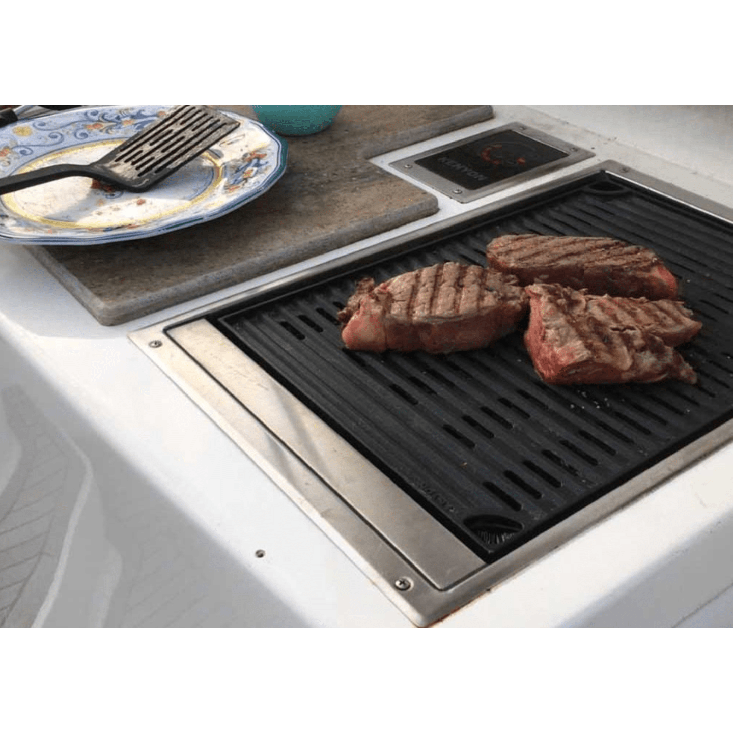 Kenyon Frontier 18" 1-Burner Built-In 240V No Lid Remote Control Electric Grill
