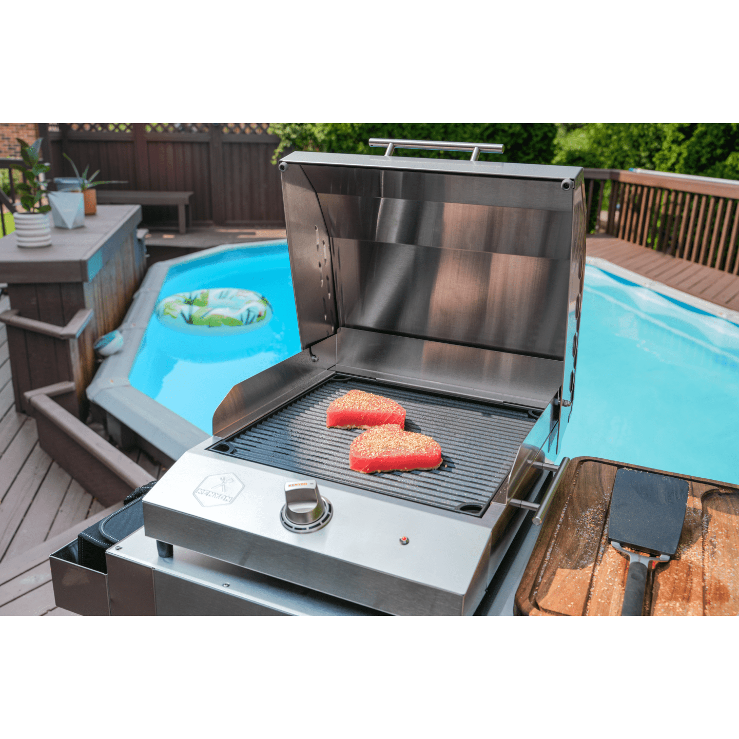 Kenyon G2 27" 120V 1-Burner Electric Grill With Stand